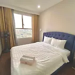 Alm\'S 2 Bedroom Apartment At Sunrise City District 7